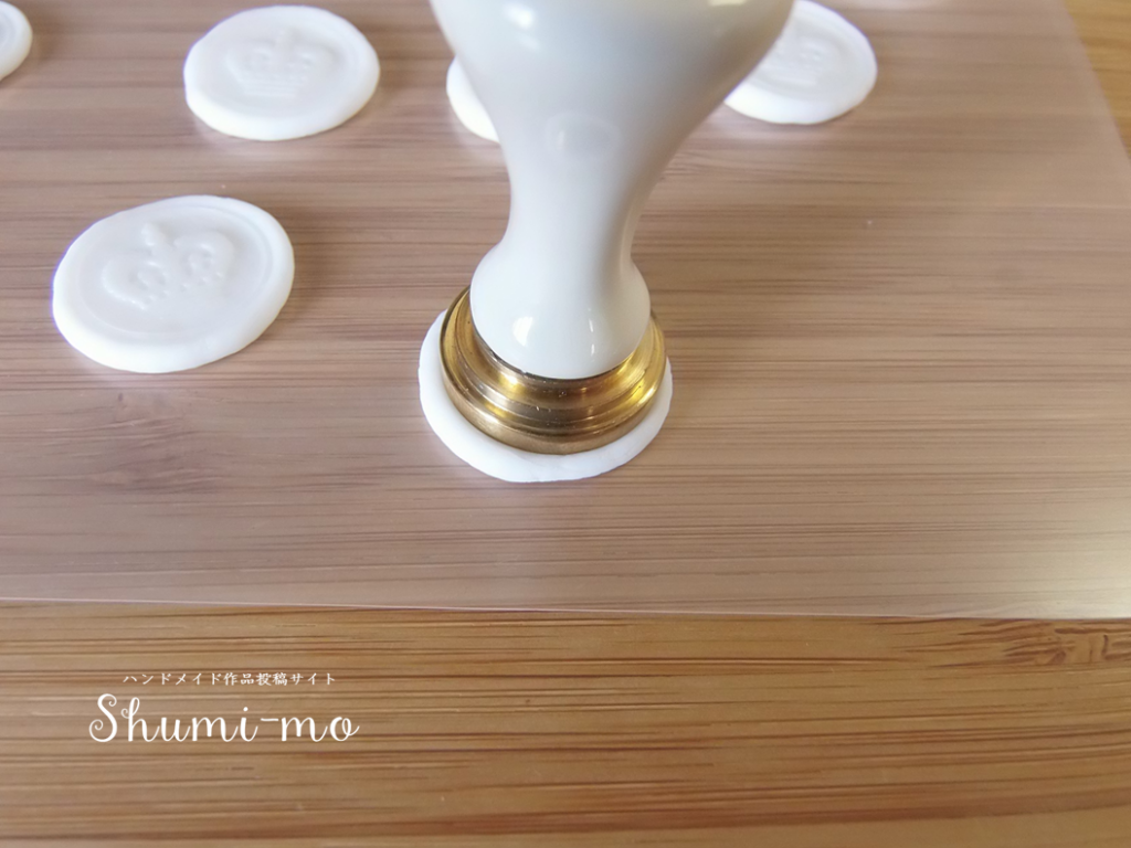 100均樹脂粘土で作るマットでホワイトなシーリングスタンプの作り方 Shumi Momagazine